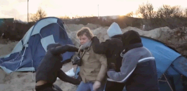Uchodźcy zaatakowali dziennikarzy we Francji 