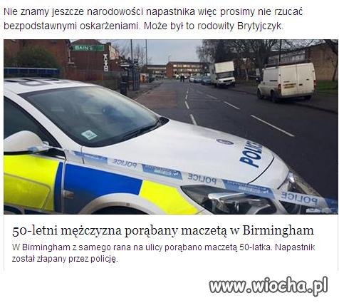 Porąbał go maczetą.