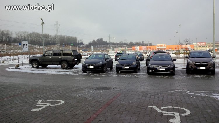 Mistrz parkowania.