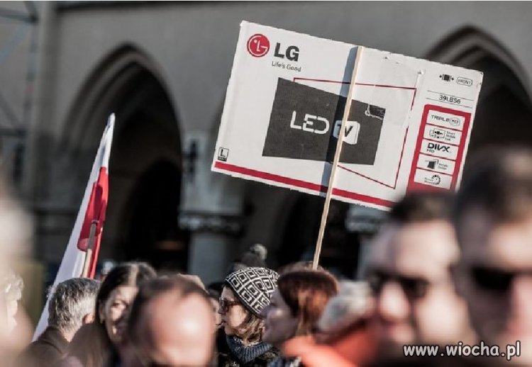 Z przodu polityka,a z tyłu?