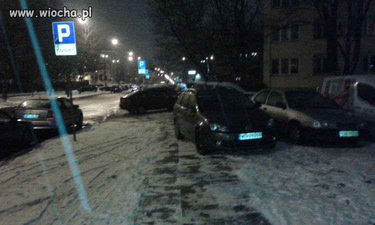 Odśnieżyli to sobie zaparkuję...