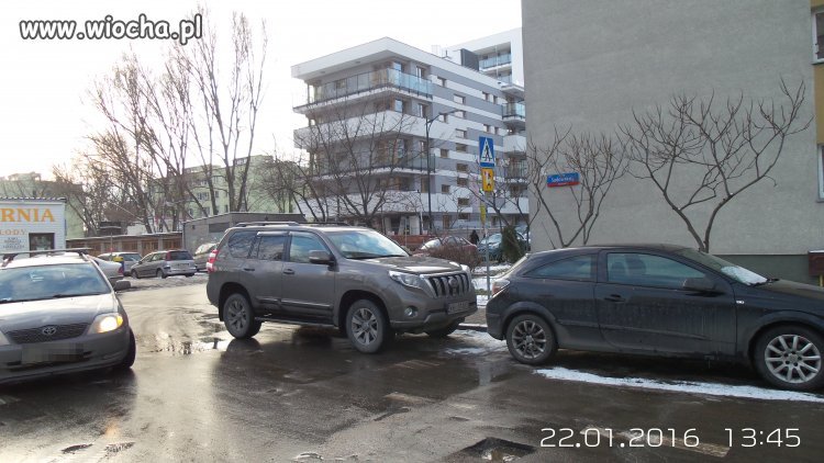 Na pasach najlepiej parkować, zazwyczaj miejsce wolne.