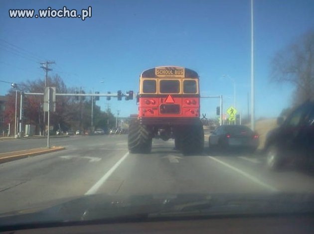 Szkolny autobus