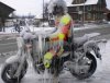 Zimą jazda na motorze bywa ryzykowna