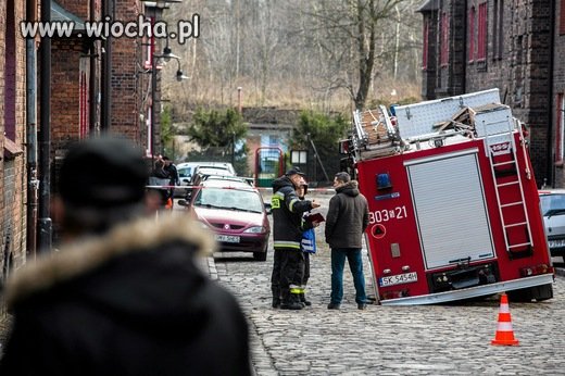 Zapadła się droga pod wozem strażackim 