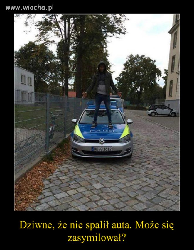 Może nie miał przy sobie zapalniczki...