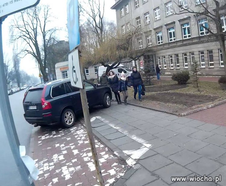 A tak Sieradz parkuje pod Łódzkim szpitalem