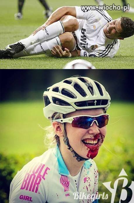 Panienki kopią piłkę a mężczyźni uprawiają sport