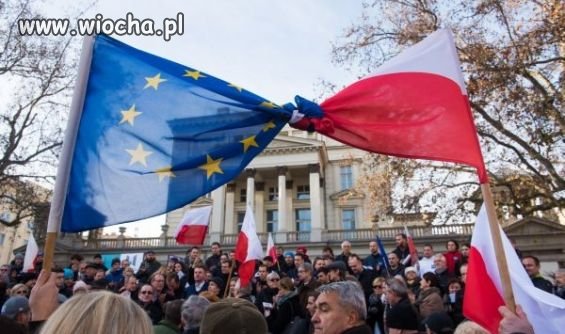 To już jest bezczeszczenie flagi narodowej.