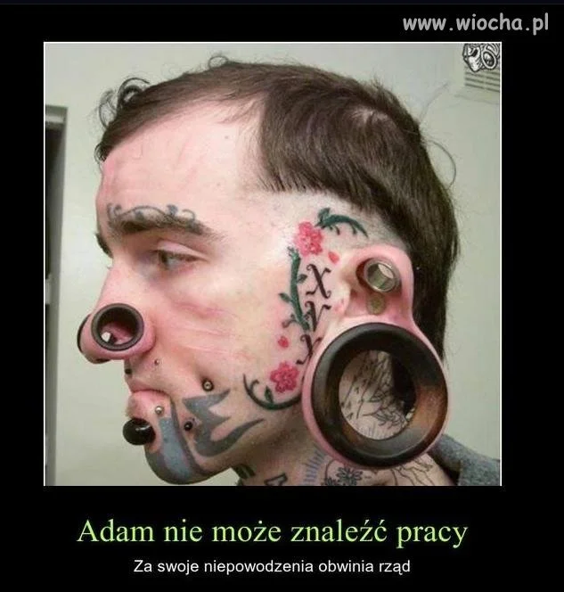 Adam nie może znaleźć pracy.