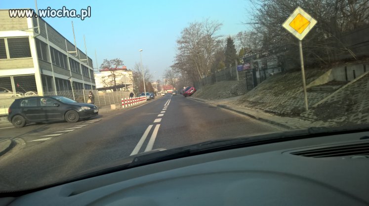 Brak miejsc pod blokiem? 