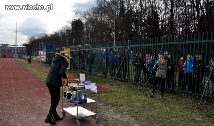 Bufet dla kibiców Elany na wyjeździe 