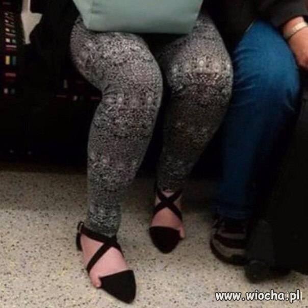 Dla niej za ciasne buty to nie problem!