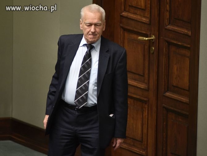 Głosowanie w sejmie "na dwie ręce" 