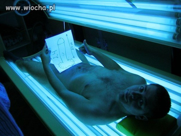 Myśli że od solarium mu urośnie