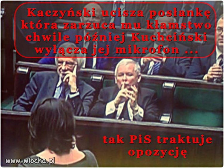 A kierowanie z tylnego siedzenia wygląda tak... 