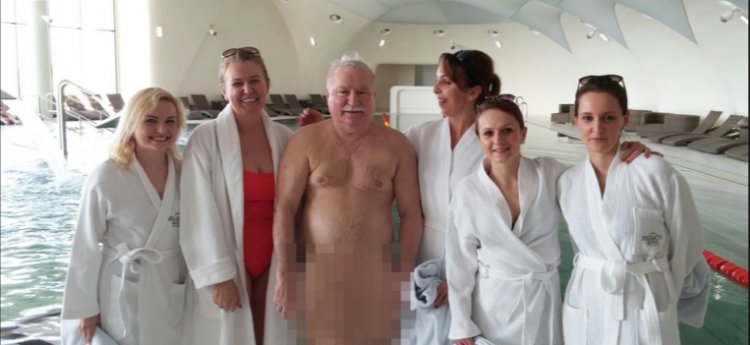 Szaleje z tymi fotami na basenie