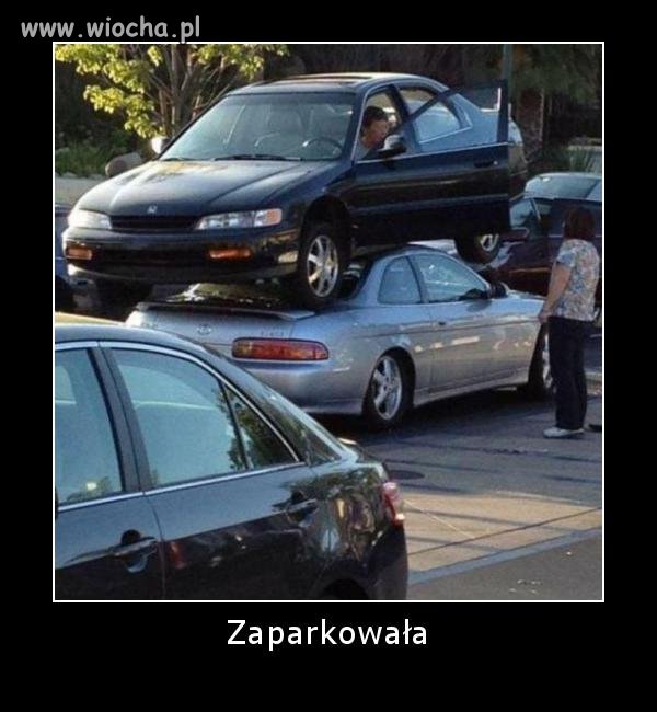 Zaparkowała