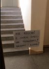 Tymczasem w pewnym bloku.
