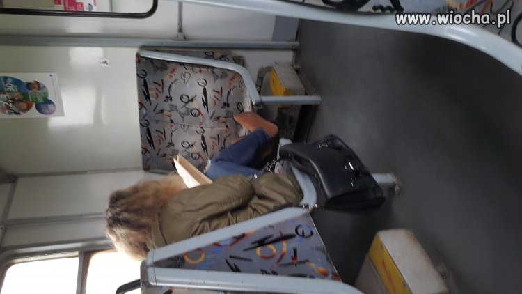 Tak się zaczytała że kultury zapomniała
