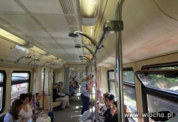 Są już specjalne autobusy dla uchodźców 