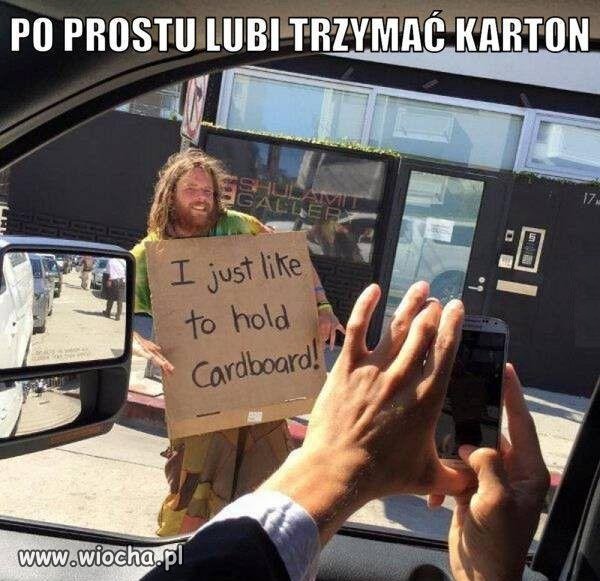 Lubie trzymać karton