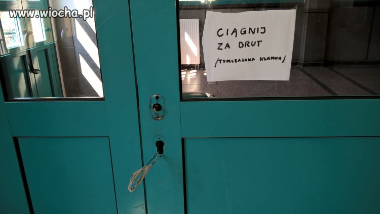 Wejście do akademika.