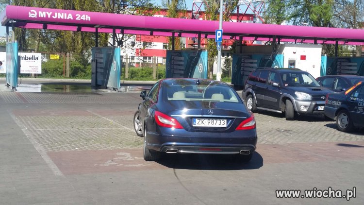 Kołobrzeg 07.05.16: Parkowanie zakochanych