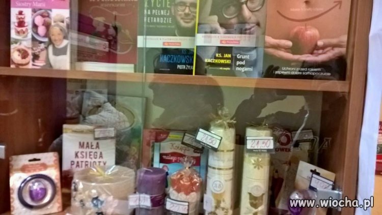 Caritas? Sklep z dewocjonaliami?