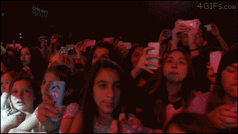 Wyciągnęła ojca na koncert