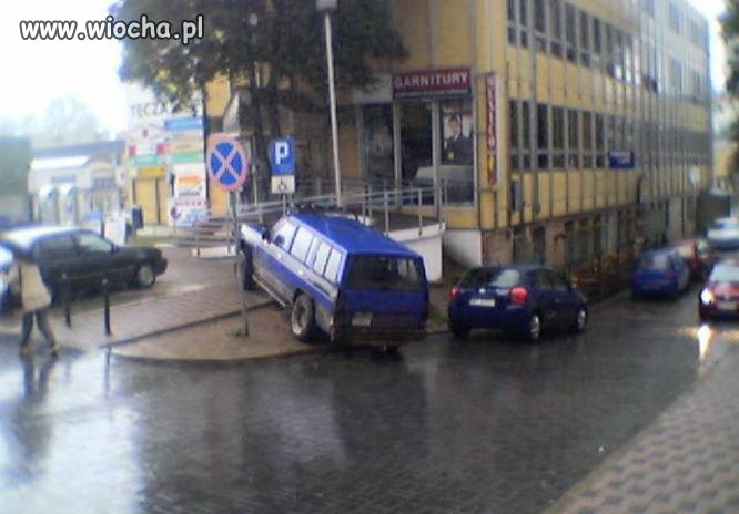 Absolutny "miszcz" parkowania
