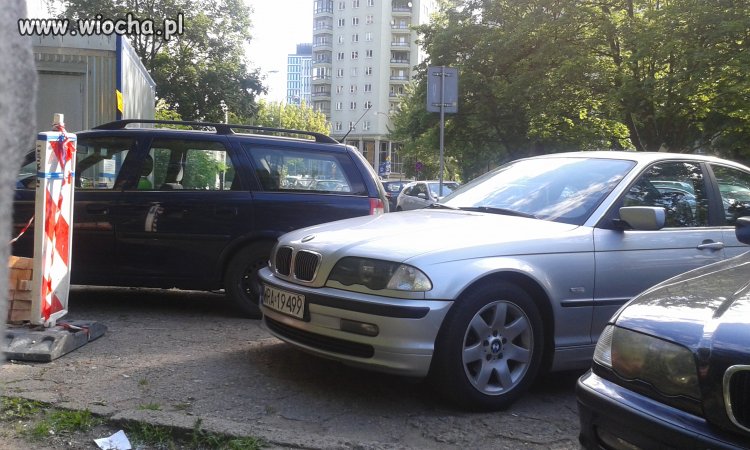 Chodnik, wjazd i dalej chodnik