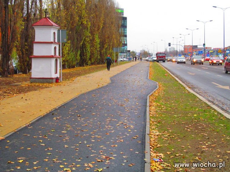 Kapliczka zagina czasoprzestrzeń!