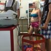 Laseczka na zakupach.