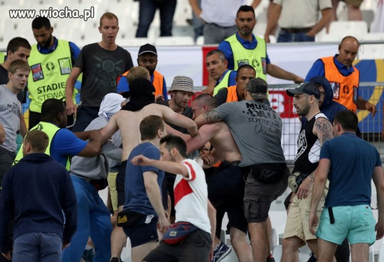 250 rosyjskich kibiców odparło atak 