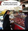 Siostry kupują parówki