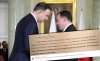 A swojego kumpla Kamińskiego ułaskawił. 