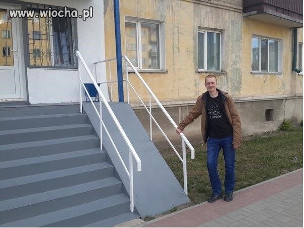 Podjazd dla osób niepełnosprawnych