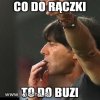 Co rączki, to do buzi.