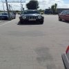 Strażnik miejski z Krasnegostawu parkuje na środku