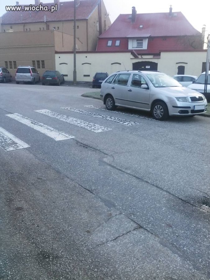 Bydgoszcz i parkowanie na przejściu.