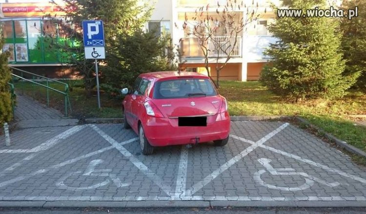 Mistrz parkowania w akcji...