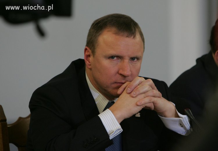 A może by tak apel Smoleński przed  wiadomościami 