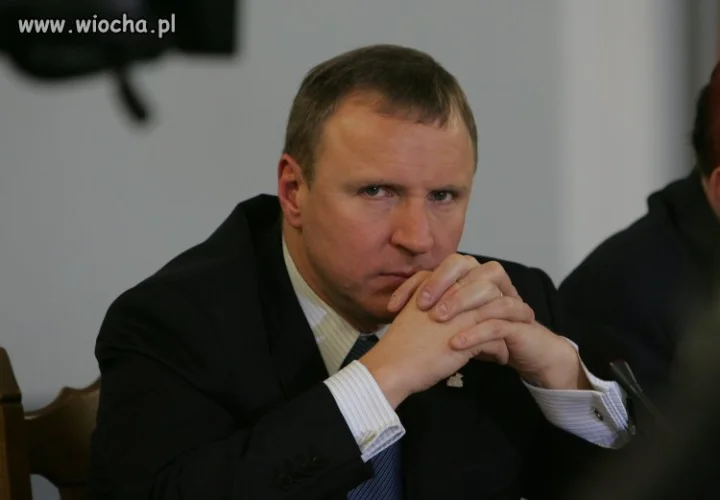 A może by tak apel Smoleński przed  wiadomościami 