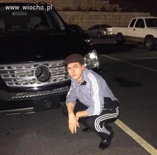 Przykuc w dresie wieczorowym