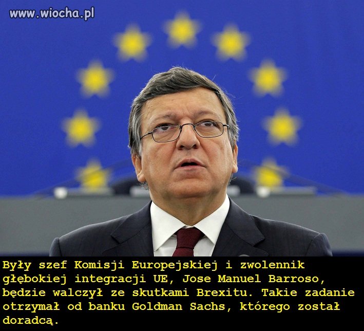 Dyrektorzy banku nie kryjąc satysfakcji - 