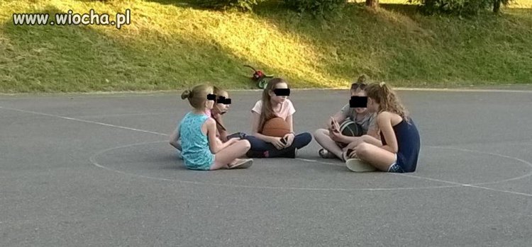 Boisko jak dawniej tylko gry trochę inne 