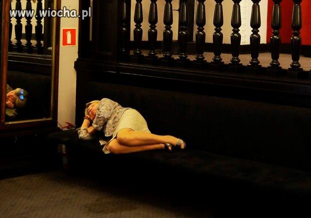 Radna Krystyna Prońko podczas posiedzenia rady