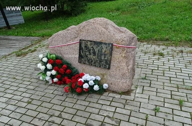 Smolensk pomnik ofiar katastrofy 10.04.2010