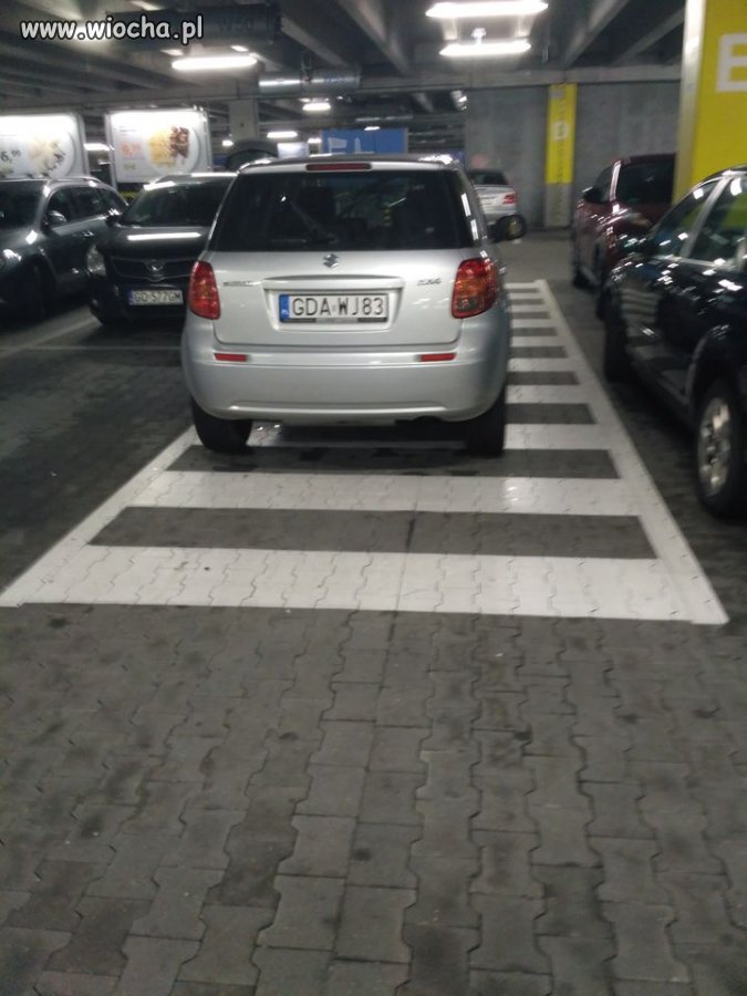 Tutaj stanę, będzie bliżej do wejścia